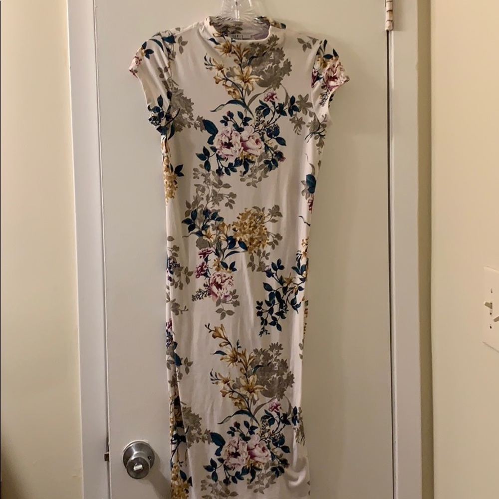 White floral maxi dress🌿